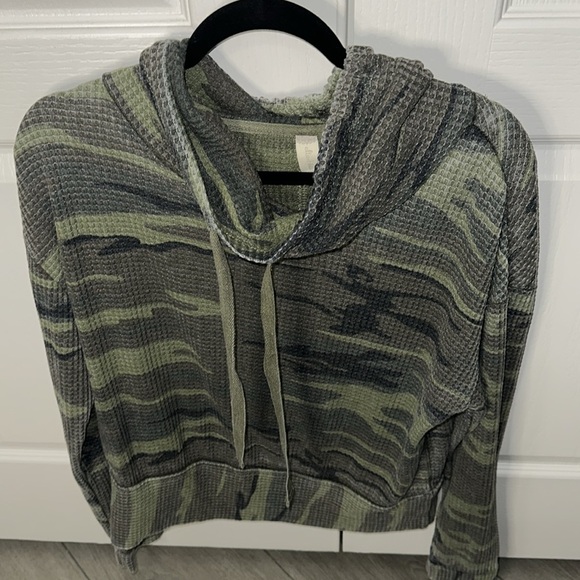 Altarid State mock neck camo shirt size medium - Picture 2 of 10